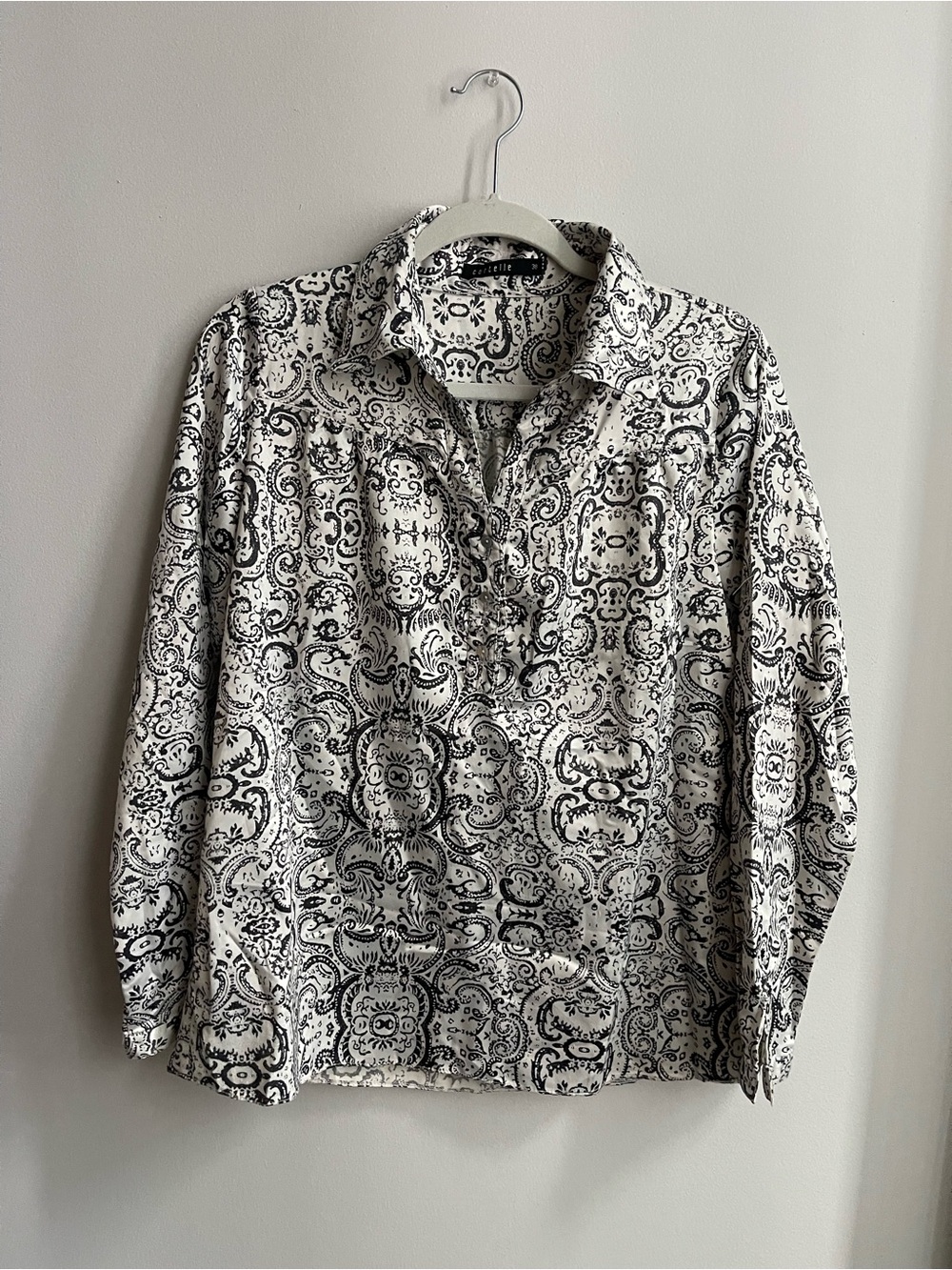 Corelle Black and White Paisley Print Long Sleeve Blouse